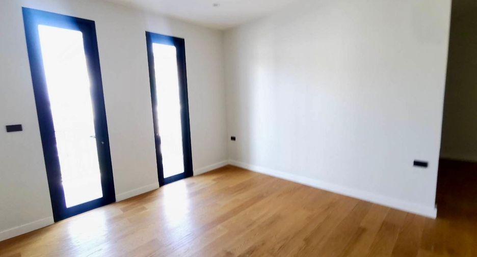 For sale 6 bedrooms house in Saphan Sung, Bangkok
