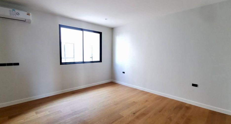 For sale 6 bedrooms house in Saphan Sung, Bangkok
