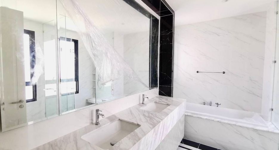 For sale 6 bedrooms house in Saphan Sung, Bangkok