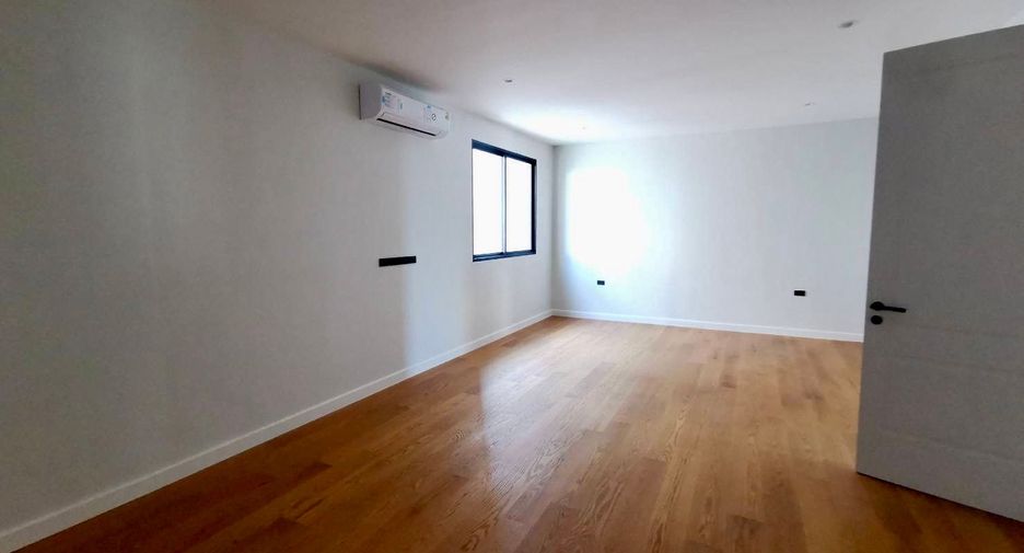 For sale 6 bedrooms house in Saphan Sung, Bangkok
