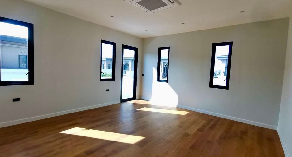 For sale 6 bedrooms house in Saphan Sung, Bangkok
