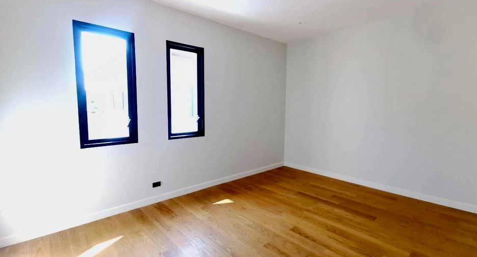 For sale 6 bedrooms house in Saphan Sung, Bangkok