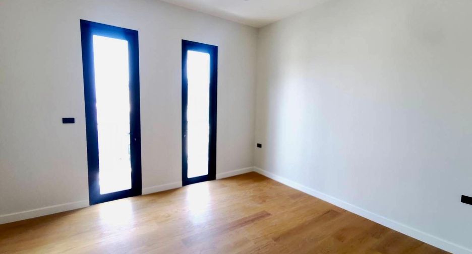 For sale 6 bedrooms house in Saphan Sung, Bangkok