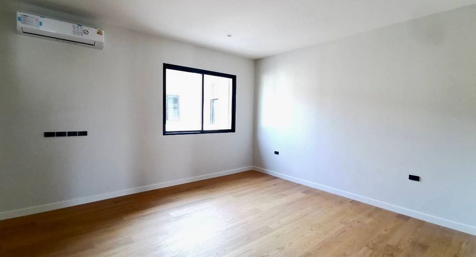 For sale 6 bedrooms house in Saphan Sung, Bangkok