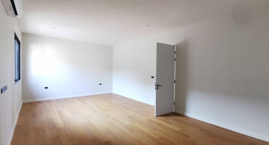 For sale 6 bedrooms house in Saphan Sung, Bangkok