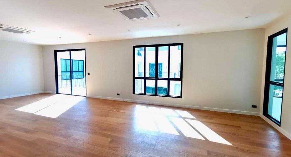 For sale 6 bedrooms house in Saphan Sung, Bangkok