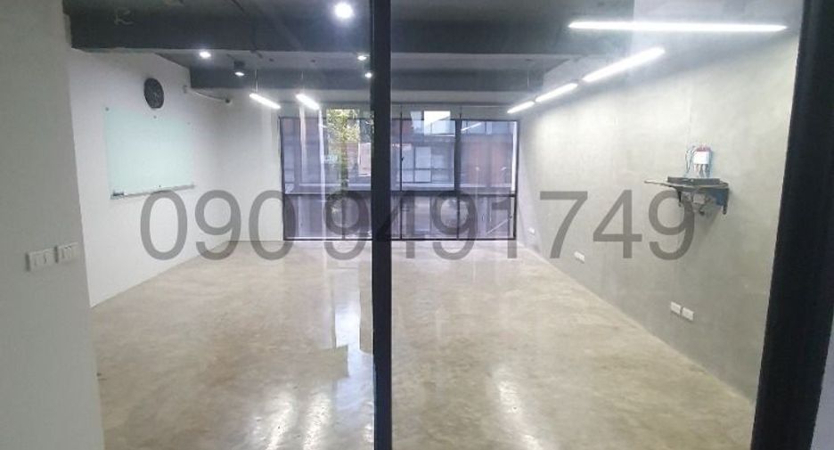 For rent retail Space in Phra Khanong, Bangkok