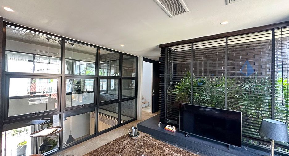 For sale 1 bed townhouse in Mueang Chiang Mai, Chiang Mai