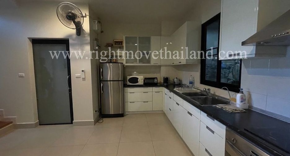 For sale 3 bedrooms townhouse in Prawet, Bangkok
