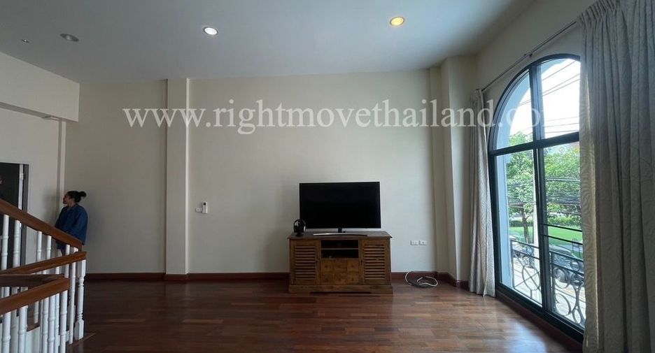For sale 3 bedrooms townhouse in Prawet, Bangkok