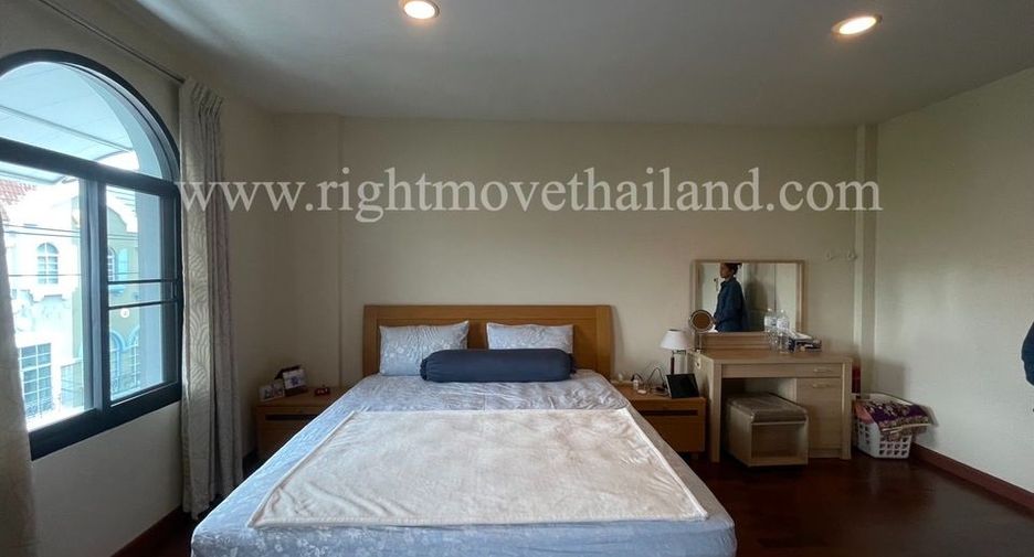 For sale 3 bedrooms townhouse in Prawet, Bangkok
