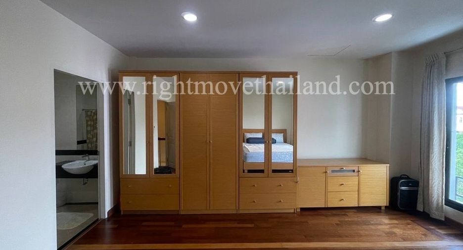 For sale 3 bedrooms townhouse in Prawet, Bangkok