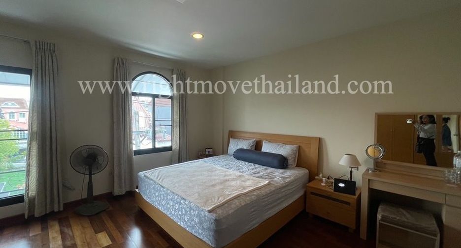 For sale 3 bedrooms townhouse in Prawet, Bangkok
