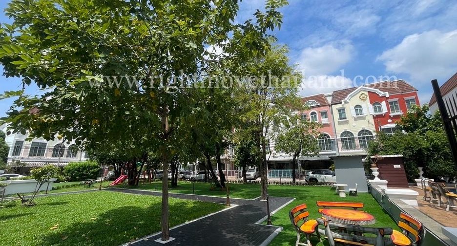 For sale 3 bedrooms townhouse in Prawet, Bangkok