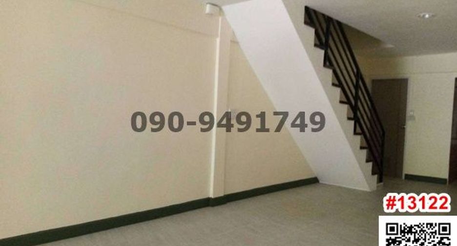 For rent 2 bedrooms townhouse in Wang Thonglang, Bangkok