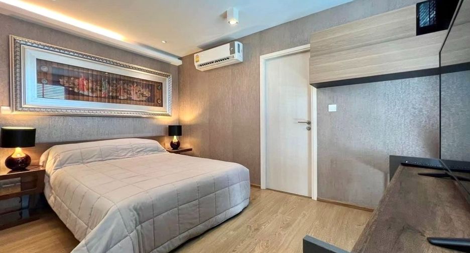 For rent 2 bedrooms condo in Watthana, Bangkok