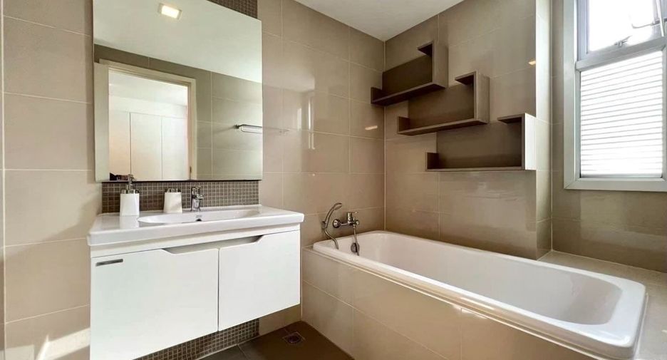 For rent 2 bedrooms condo in Watthana, Bangkok