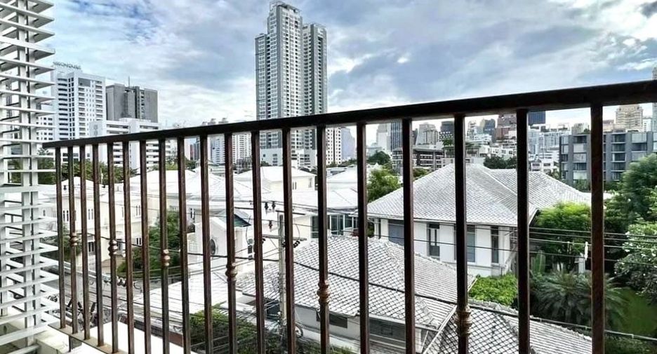 For rent 2 bedrooms condo in Watthana, Bangkok
