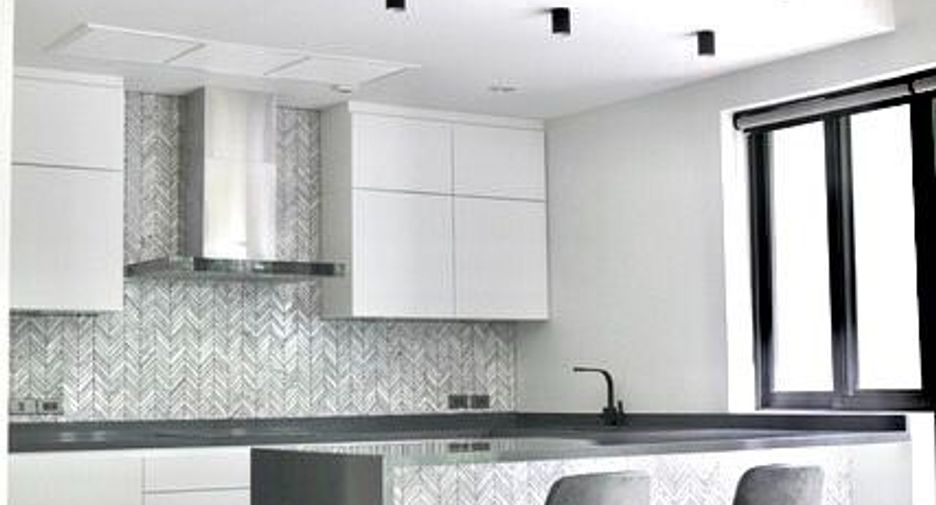 Casa en alquiler de 4 habitaciones en Watthana, Bangkok