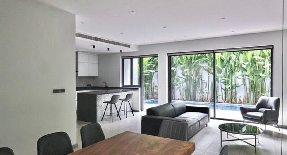 Casa en alquiler de 4 habitaciones en Watthana, Bangkok