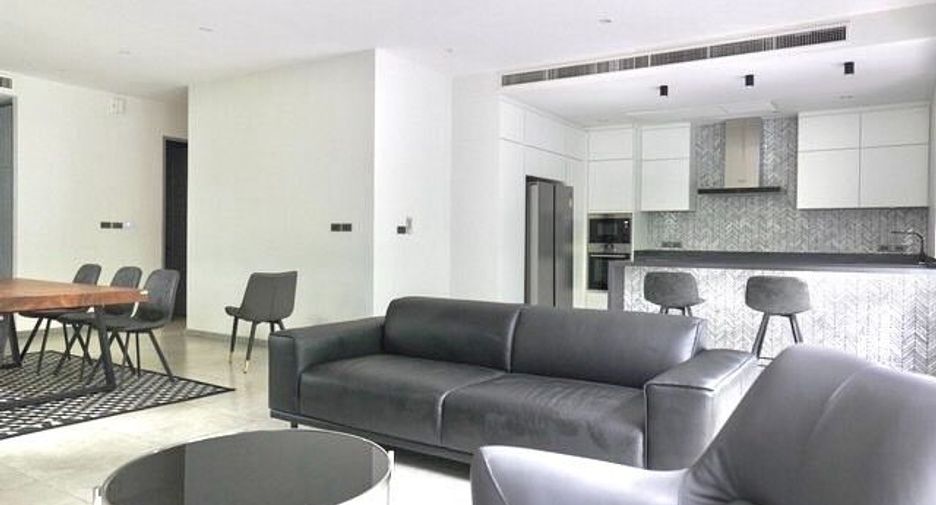 Casa en alquiler de 4 habitaciones en Watthana, Bangkok