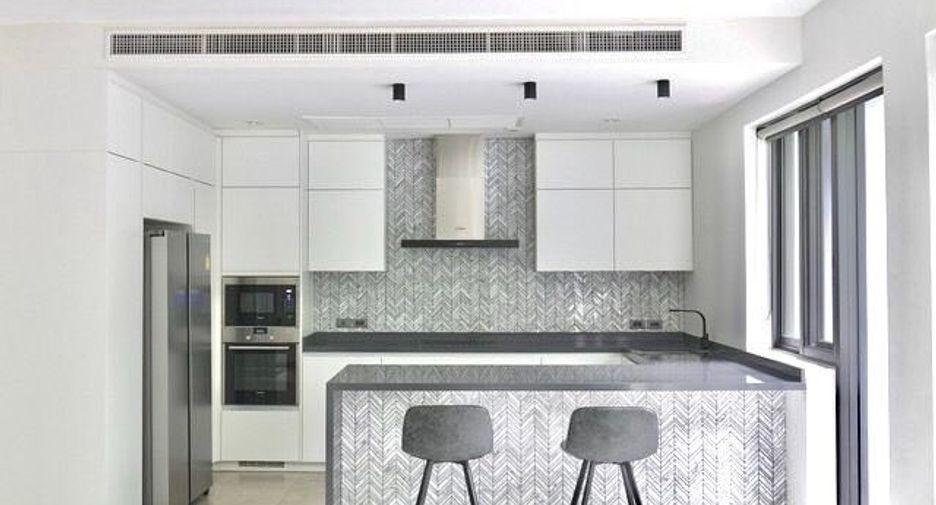 Casa en alquiler de 4 habitaciones en Watthana, Bangkok