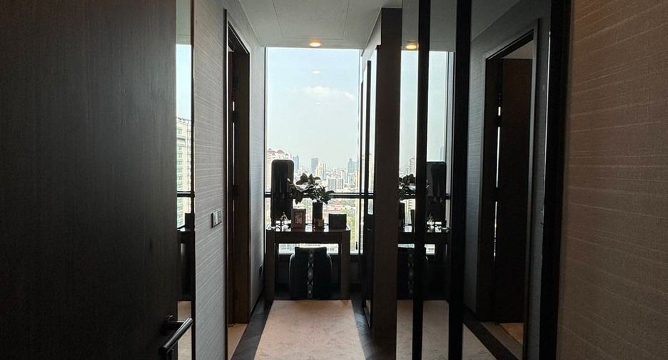 For rent 2 bed condo in Khlong Toei, Bangkok