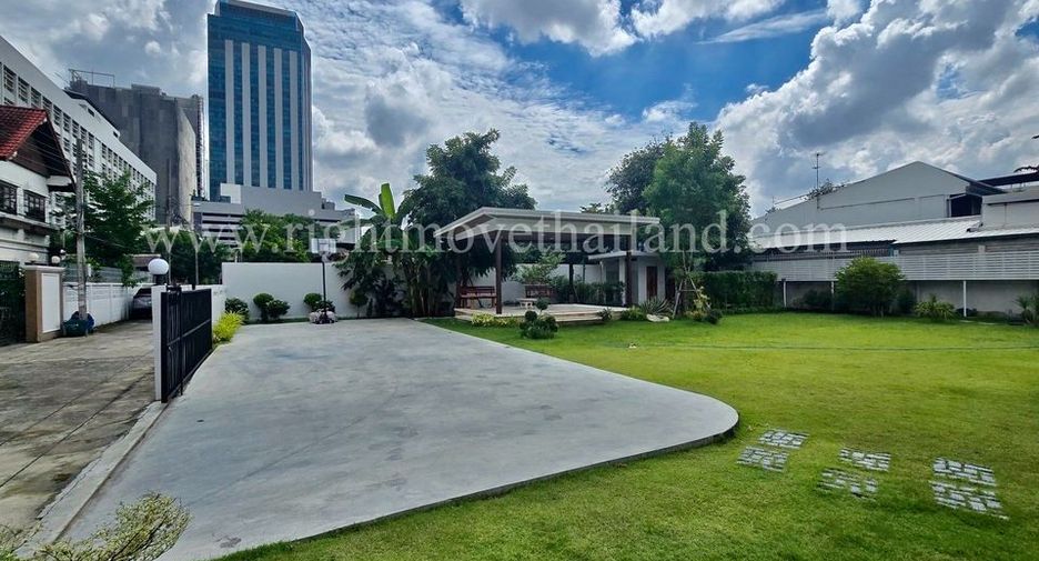 For rent 2 bedrooms house in Lat Phrao, Bangkok