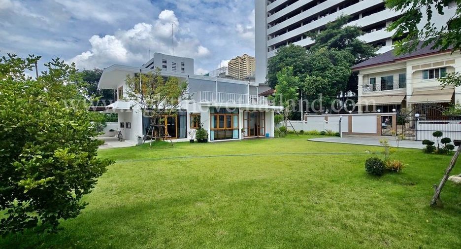 For rent 2 bedrooms house in Lat Phrao, Bangkok