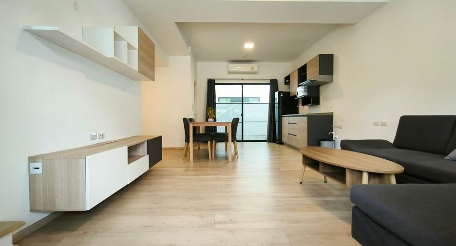 For rent 2 bed townhouse in Bang Phli, Samut Prakan