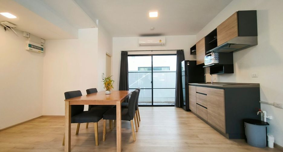 For rent 2 bed townhouse in Bang Phli, Samut Prakan