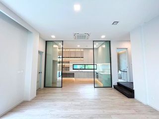 For rent 4 bedrooms house in Saphan Sung, Bangkok
