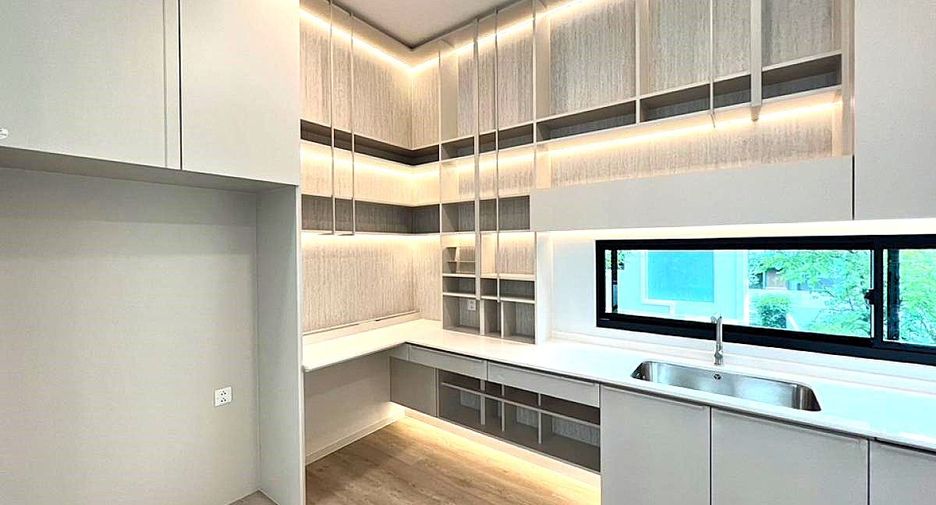 Haus zur Miete mit 4 Zimmer in Saphan Sung, Bangkok