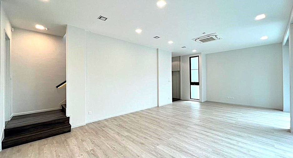 Haus zur Miete mit 4 Zimmer in Saphan Sung, Bangkok