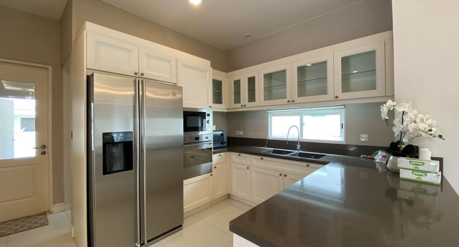 Casa en alquiler de 5 habitaciones en Bang Phli, Samut Prakan