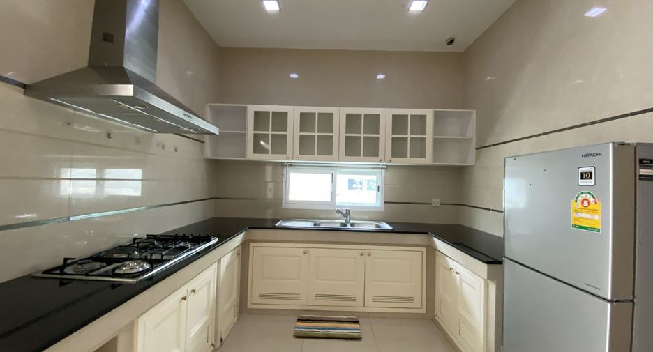 Casa en alquiler de 5 habitaciones en Bang Phli, Samut Prakan