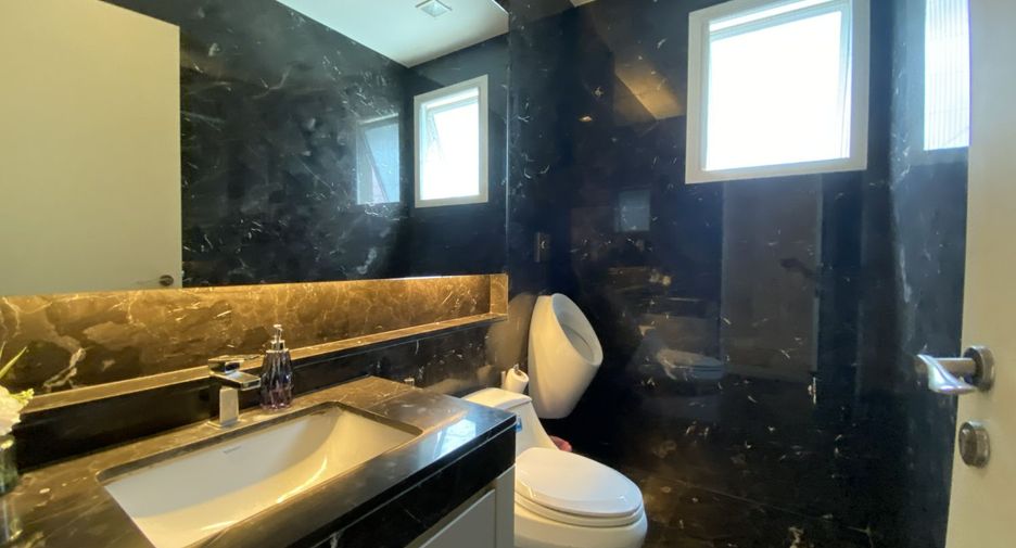 Casa en alquiler de 5 habitaciones en Bang Phli, Samut Prakan