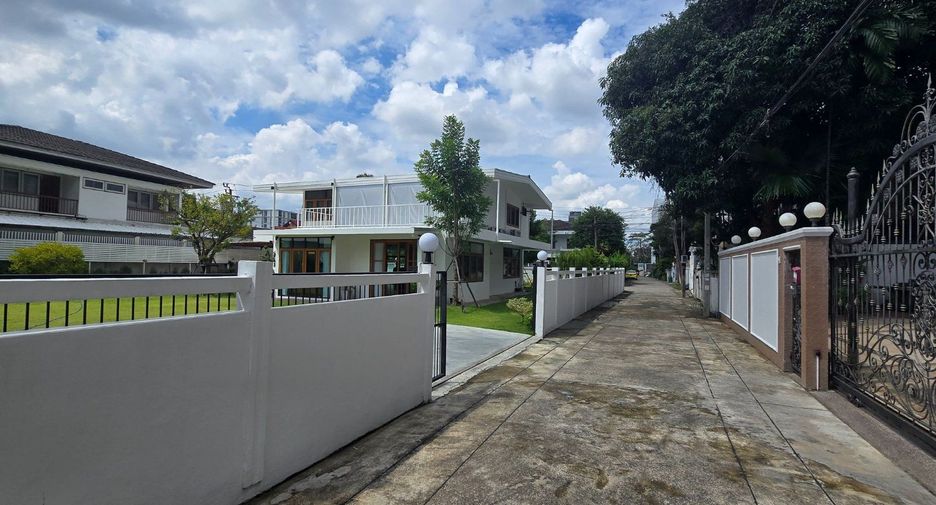 For rent 2 bedrooms house in Chatuchak, Bangkok