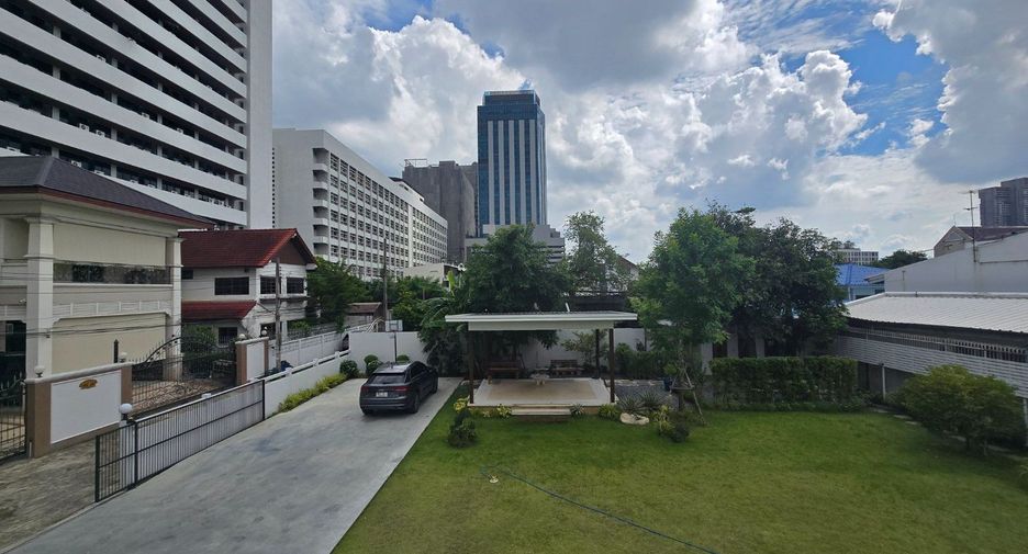 For rent 2 bedrooms house in Chatuchak, Bangkok