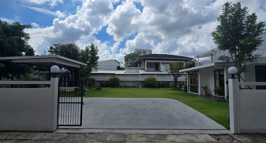 For rent 2 bedrooms house in Chatuchak, Bangkok