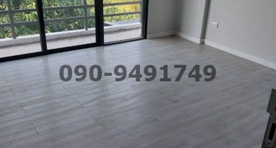 For rent 3 bedrooms retail Space in Lat Krabang, Bangkok