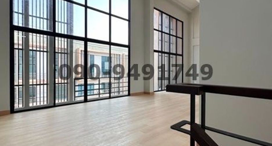 For rent 3 bedrooms retail Space in Lat Krabang, Bangkok