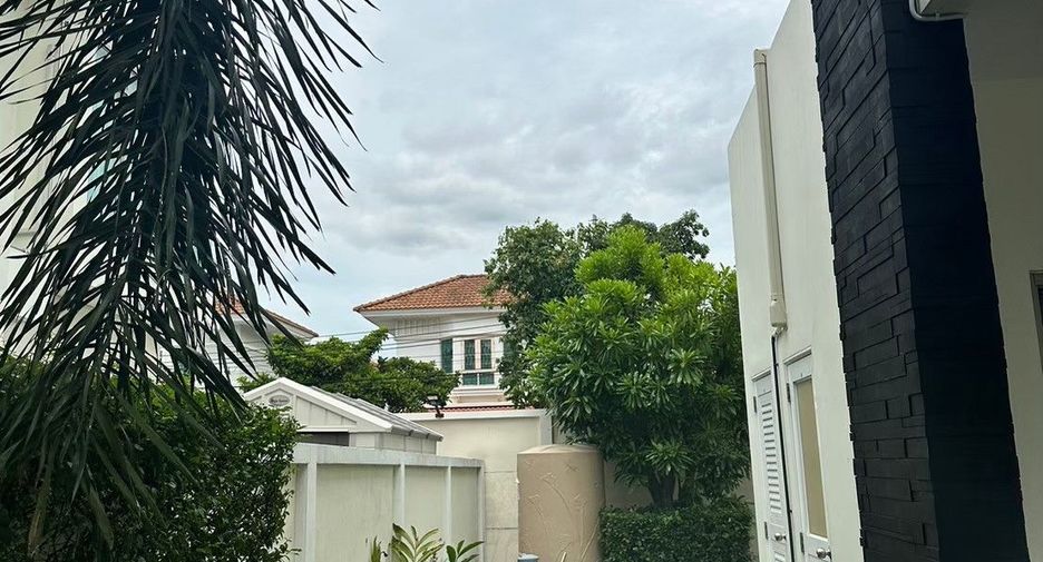 For rent 4 bedrooms house in Lat Krabang, Bangkok
