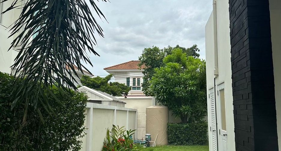 For rent 4 bedrooms house in Lat Krabang, Bangkok