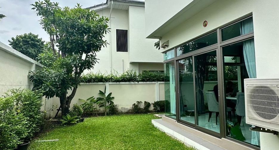 For rent 4 bedrooms house in Lat Krabang, Bangkok