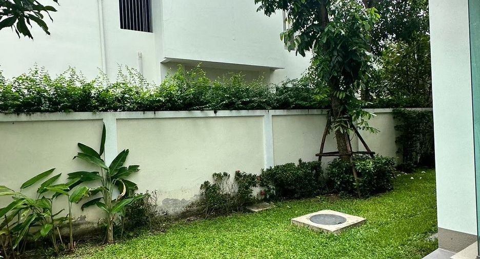 For rent 4 bedrooms house in Lat Krabang, Bangkok