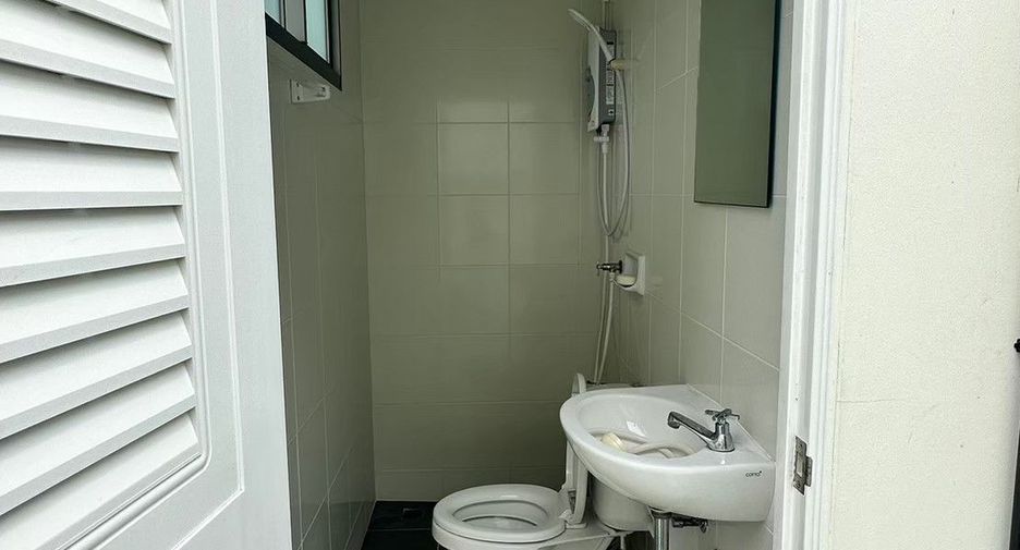 For rent 4 bedrooms house in Lat Krabang, Bangkok