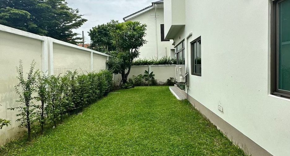 For rent 4 bedrooms house in Lat Krabang, Bangkok