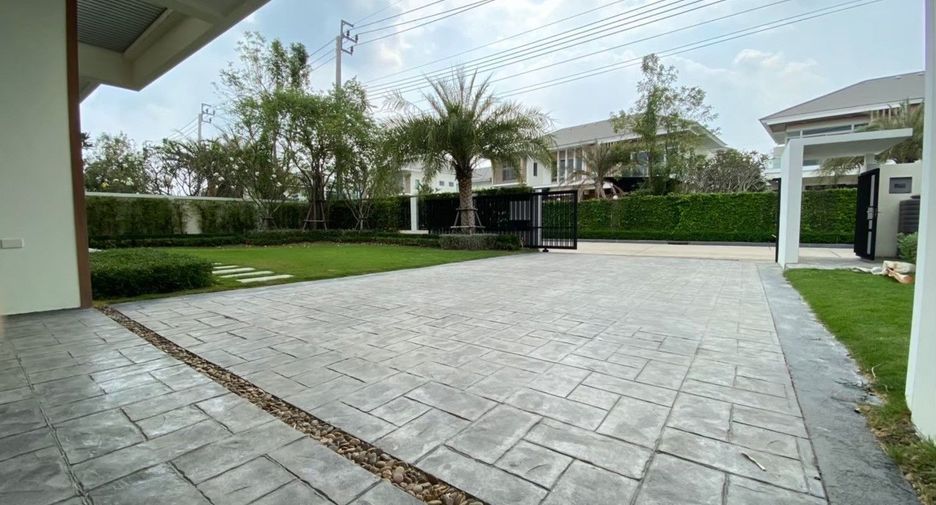 For rent 4 bedrooms house in Lat Krabang, Bangkok