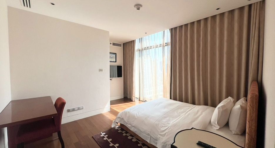 For rent 4 bedrooms condo in Pathum Wan, Bangkok